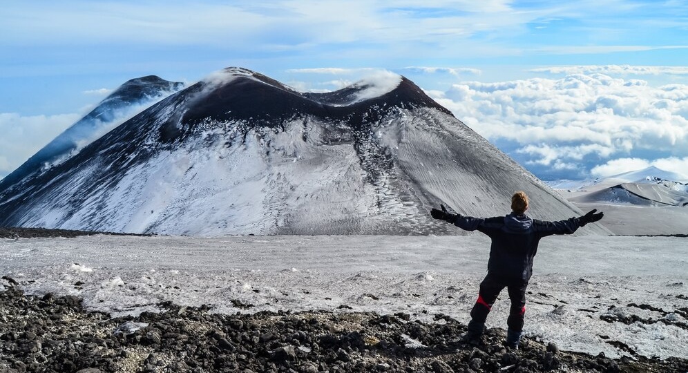 Отпуск как на вулкане. Где в России увидеть «огнедышащие» горы