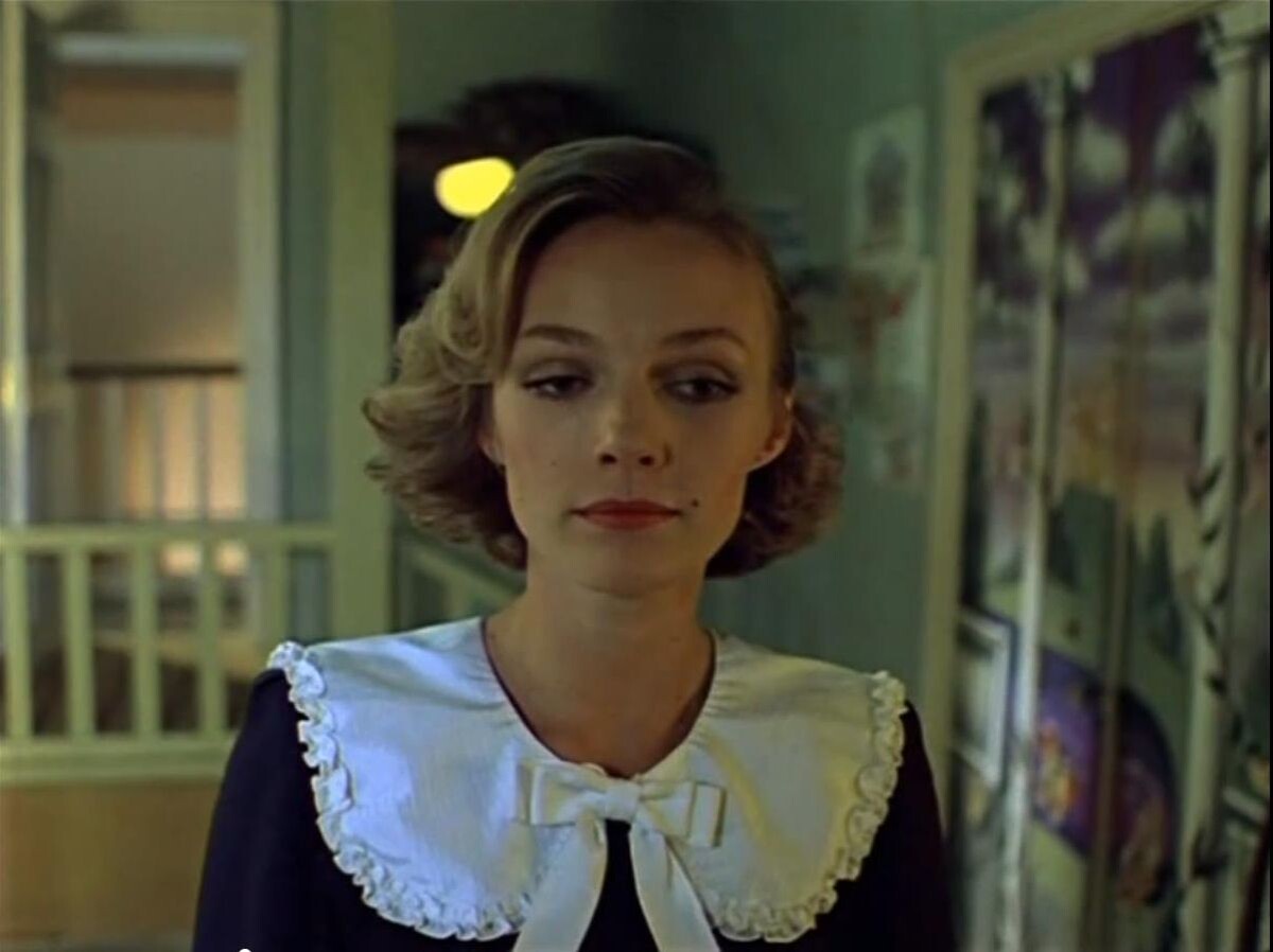    Наталья Андрейченко в роли Мэри Поппинс. Кадр из телефильма "Мэри Поппинс, до свидания" (1983, режиссёр Леонид Квинихидзе, "Мосфильм")