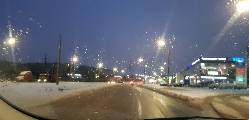    Первый снегопад заблокировал дороги в ПетрозаводскеИрина Меркова / ФакторНовости