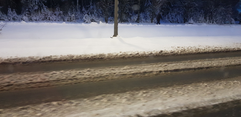    Первый снегопад заблокировал дороги в ПетрозаводскеИрина Меркова / ФакторНовости