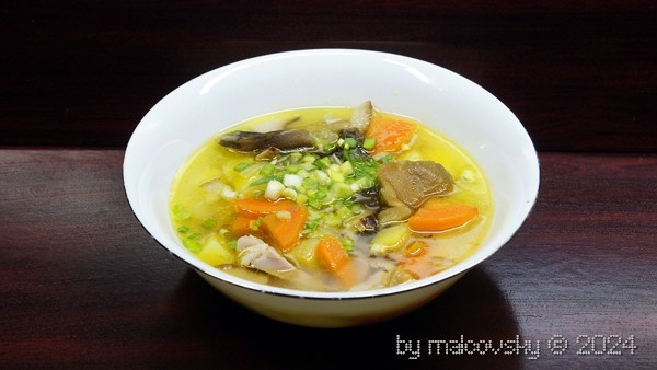 Суп с квашеными грибами и копчёным мясом