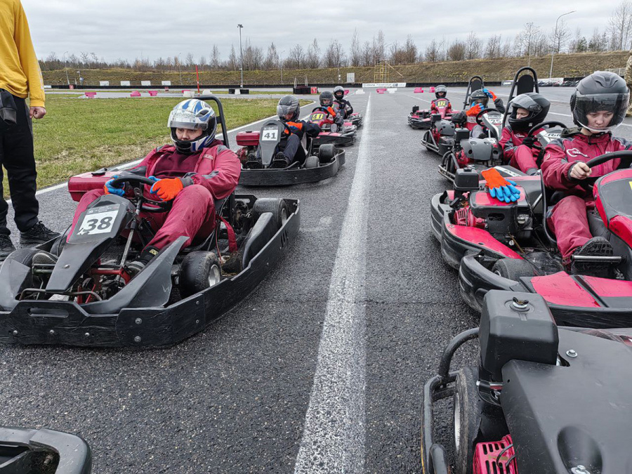     Учащиеся Копыльского государственного колледжа приняли участие в соревнованиях по автомобильному спорту
