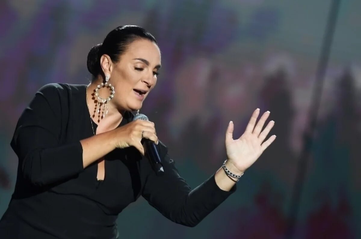    Продюсер Дворцов: Ваенга много лет отказывается от новогодних корпоративов