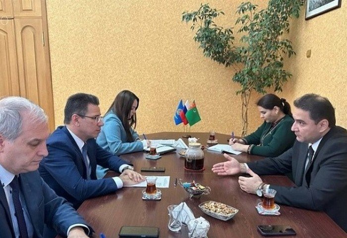 Встреча министра внешних связей Астраханской области Владимира Головкова с Консулом Туркменистана в Астрахани Гадамом Иламановым, 19 ноября, 2024 г., Астрахань, Россия (Фото: Министерства внешних связей Астраханской области)