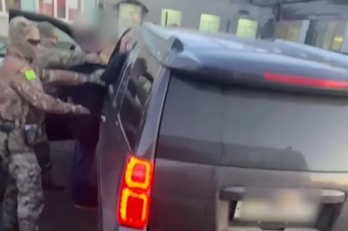    Появилось видео задержания начальника Службы автодорог Петропавловска