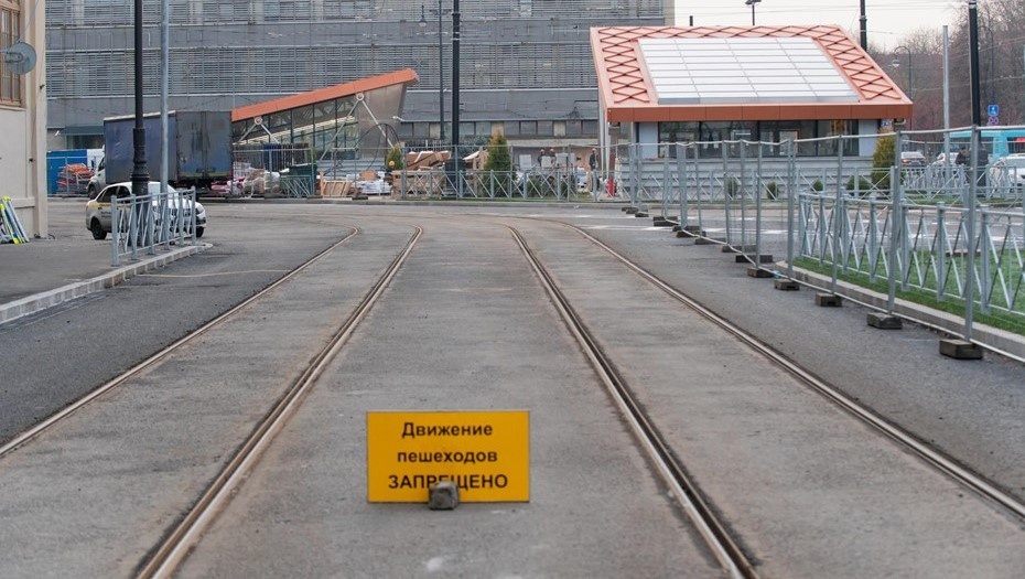    Строительство надземного вестибюля станции метро "Горный институт". Автор фото: Ермохин Сергей