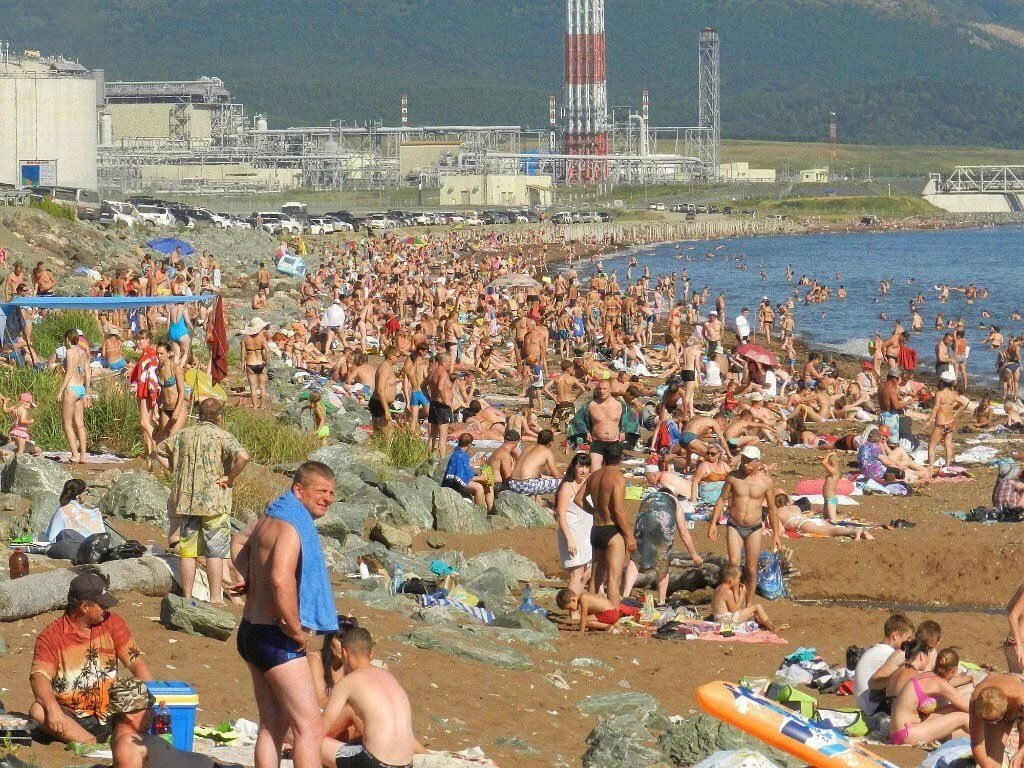 пляж Охотского моря в Сахалине