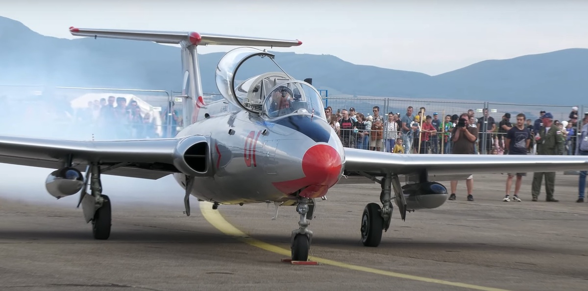 Л-29 «Дельфин» на взлетной полосе