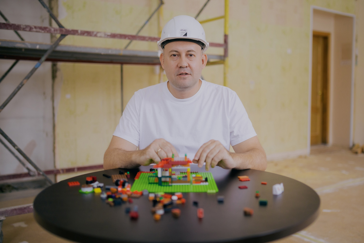 Максим Михайлович Суровцов - зав.кафедрой урбанистики и инженерных систем, директор института строительства, архитектуры и искусства МГТУ им. Г.И. Носова.