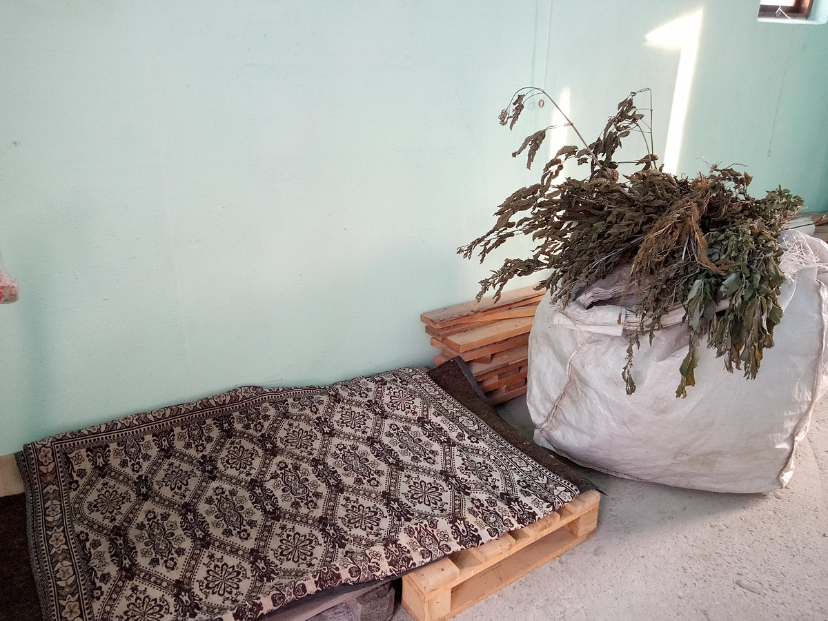 Подготовка к морозам, уже в этом году. Щебень закрыт поддоном.