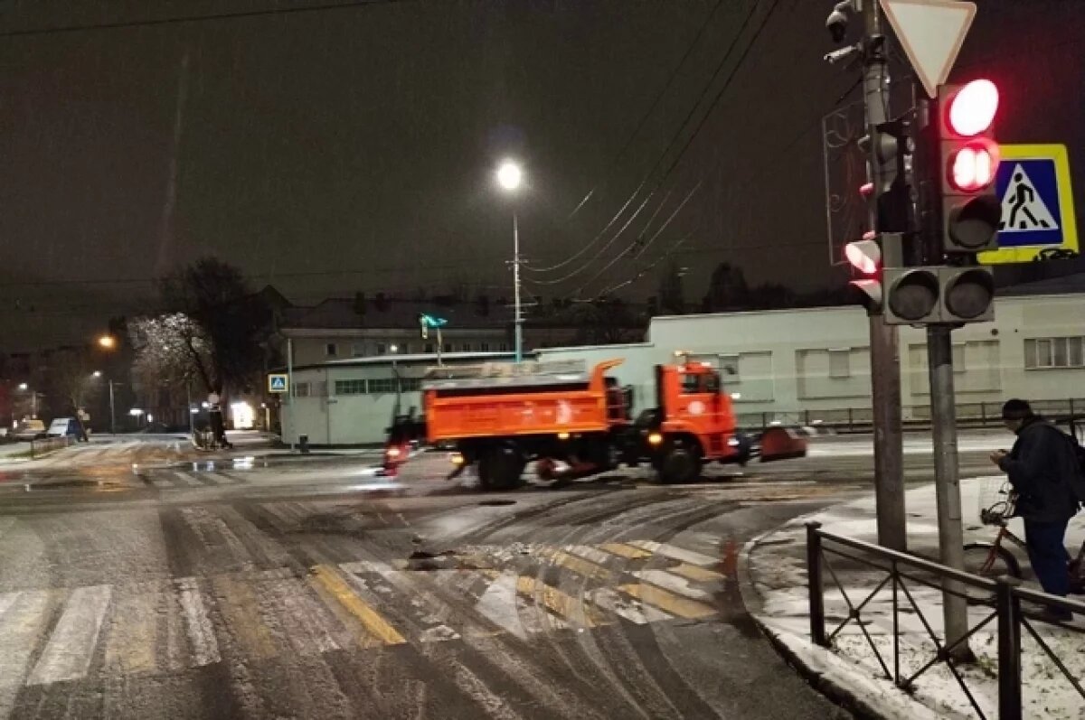    В Калининграде пошел первый снег. Город встал в пробках