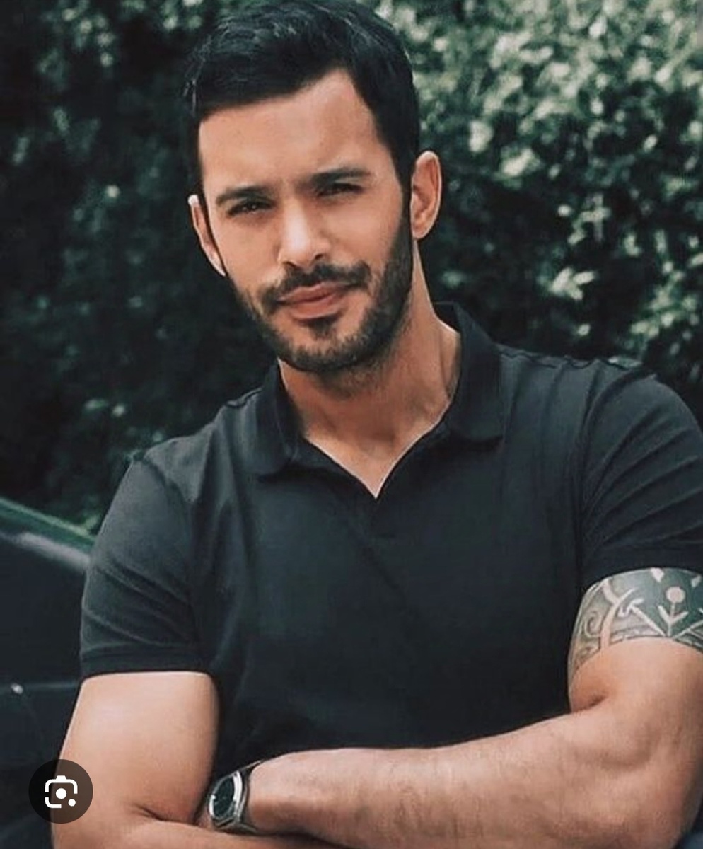 Красавец же