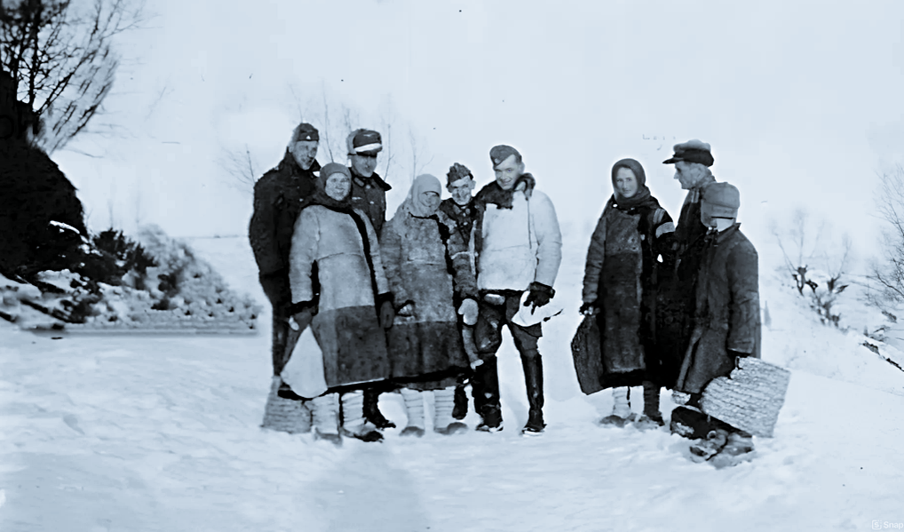 Немцы в деревне, 1942 г.