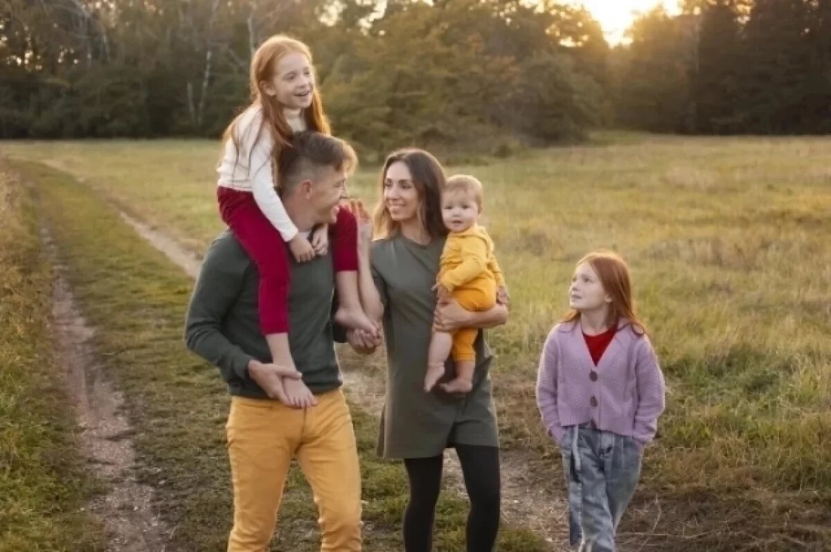    В 2024 году на поддержку семей с детьми выделено примерно 22 миллиарда рублей