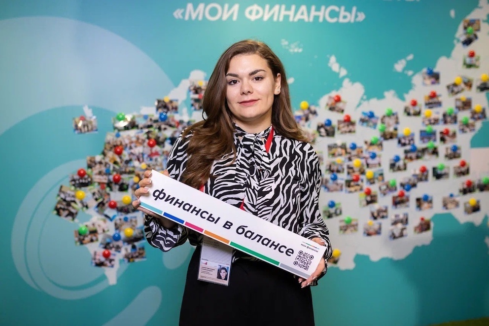 Александра Ахметжанова.