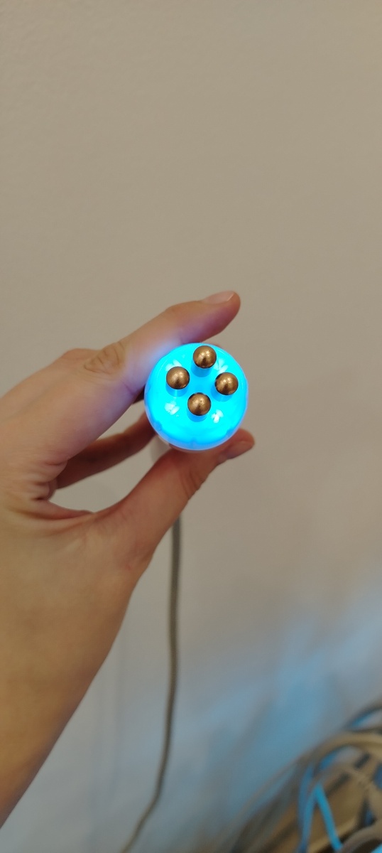 Манипула для РФ-лифтинга, покрыта золотом для лучшей проводимости.