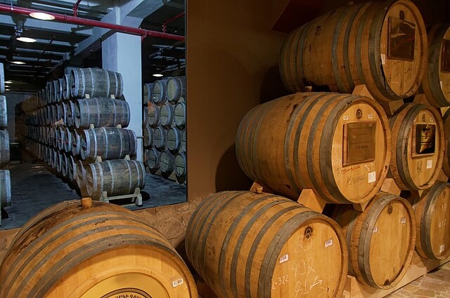 Vyacheslav Argenberg. Бочки коньяка в Ереване, на заводе