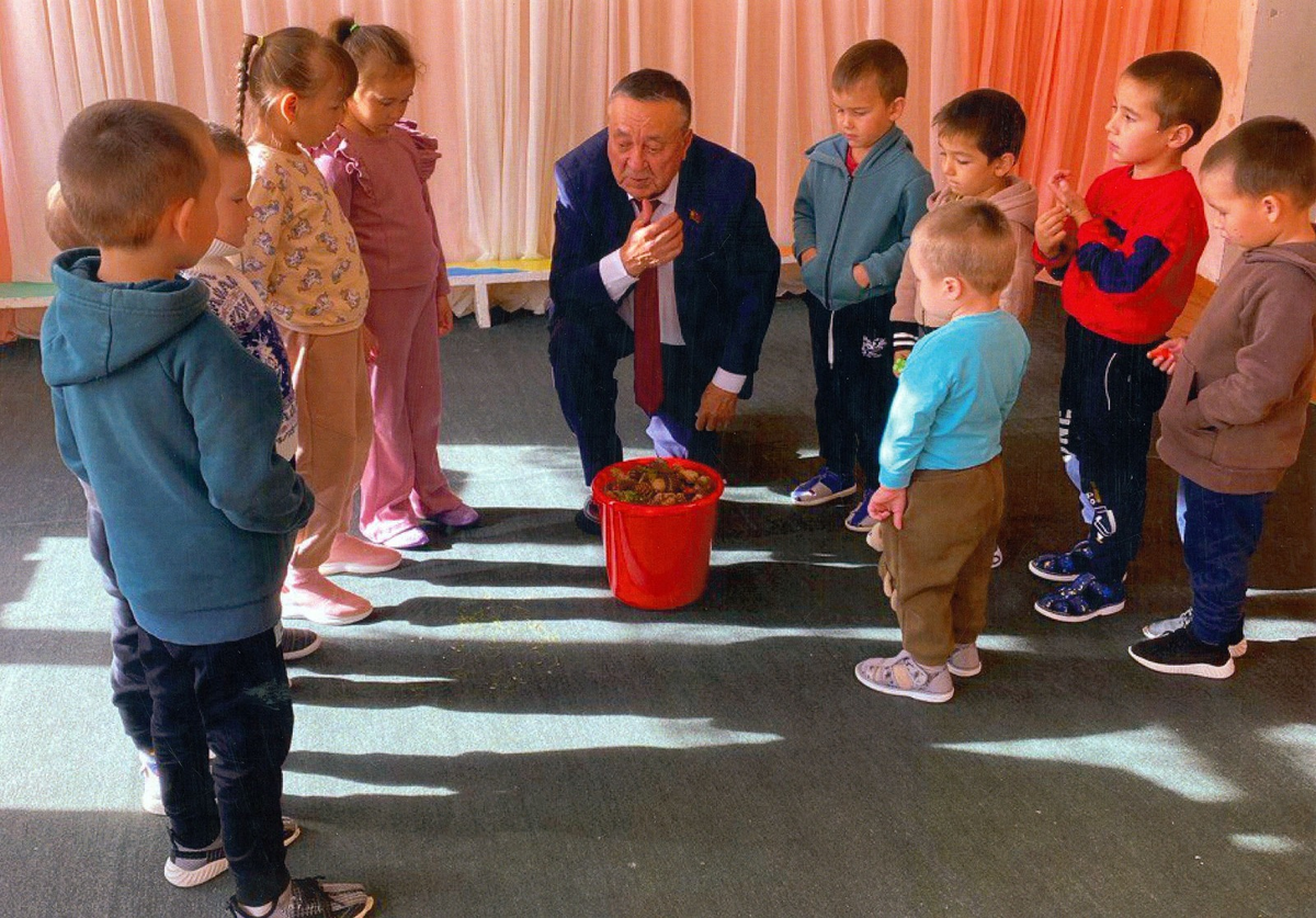 Учить детей любить окружающий мир лучше всего на собственном примере. Фото из семейного альбома Мидхата ХАСАНОВА