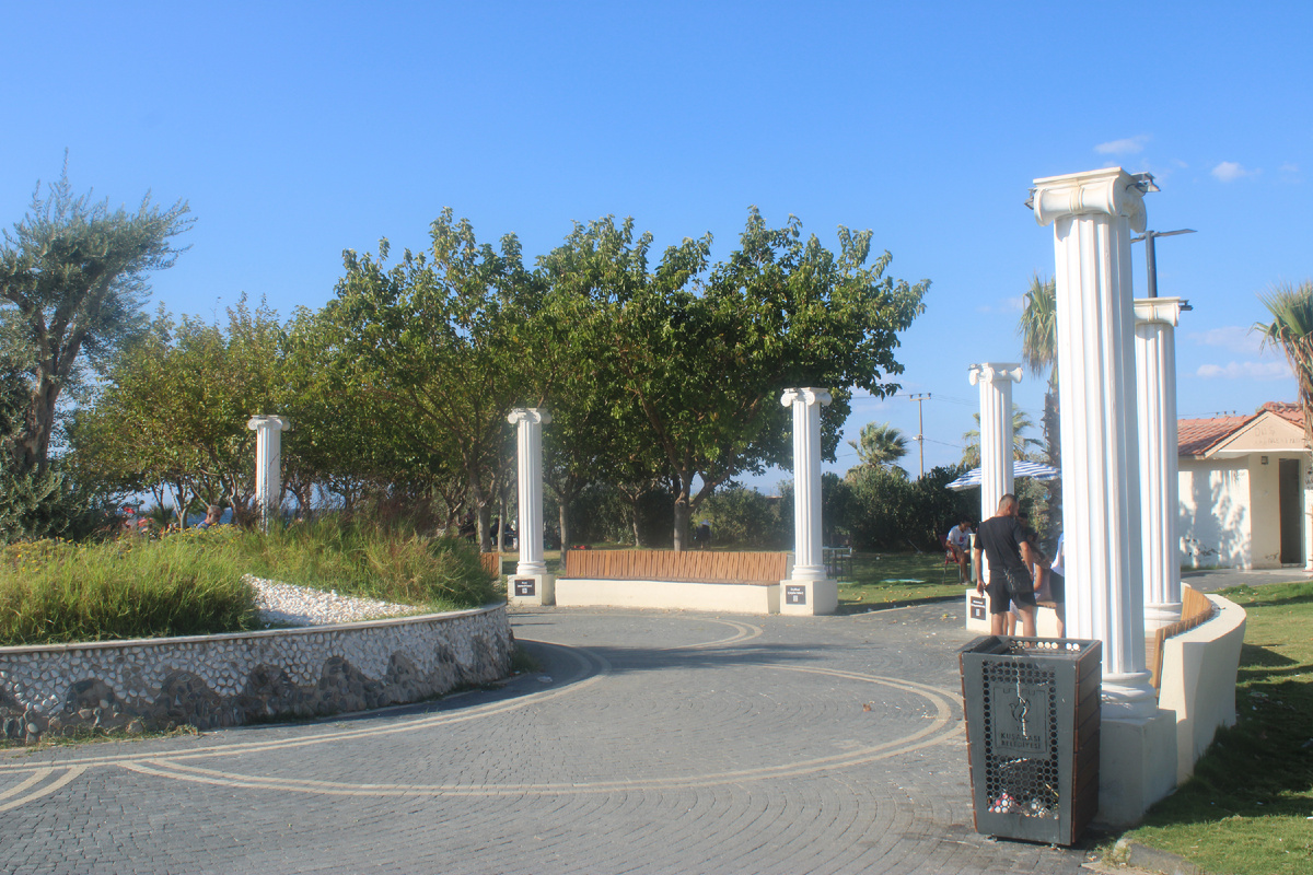 Колонны под Грецию