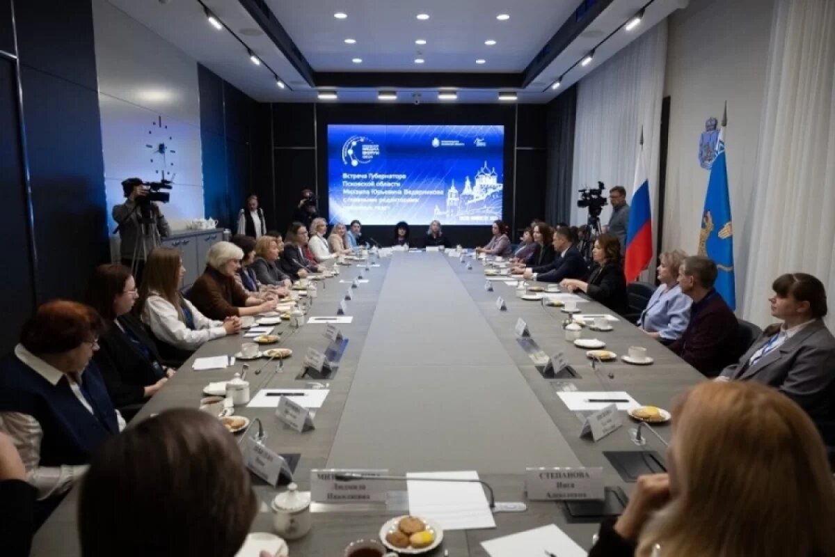    Псковский губернатор встретился с редакторами районных газет