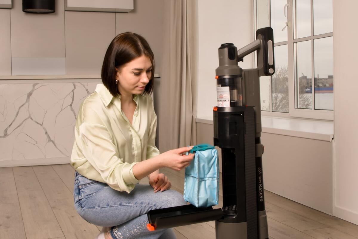 В комплекте к Garlyn MDC-1000 идет сразу 5 мешков для станции самоочистки