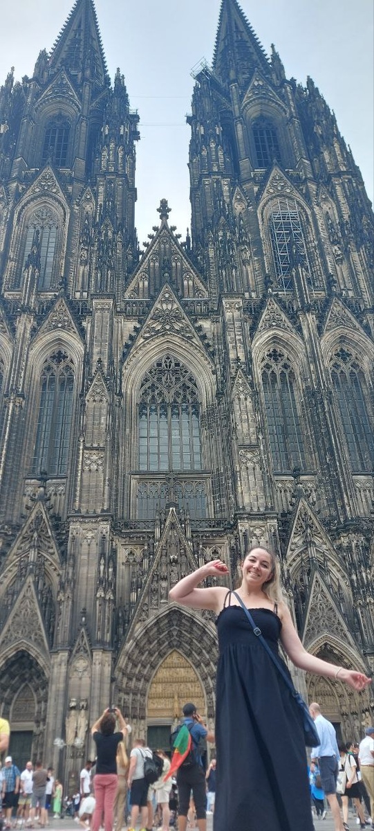Кёльнский собор (нем. Kölner Dom) — римско-католический готический собор в немецком городе Кёльне.