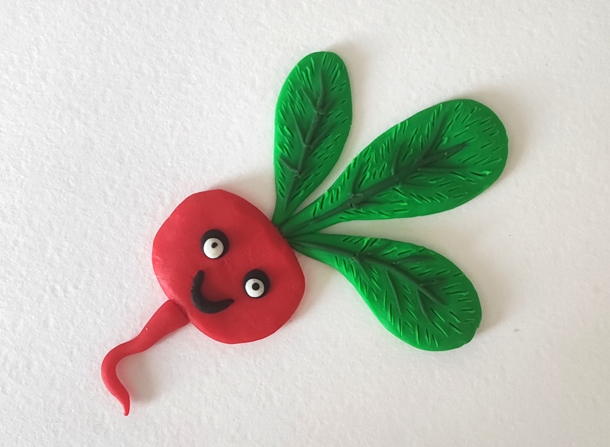 Готовый вариант аппликации из пластилина на картоне Редиска на канале Лепим с Таней.