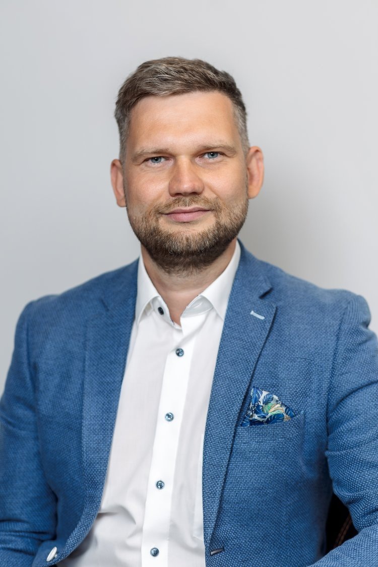 Сергей Александрович Мухин, адвокат.📷    Стабильность бизнеса на фоне судебных разбирательств: история успеха защиты собственника бизнеса производства сельхозтехники
