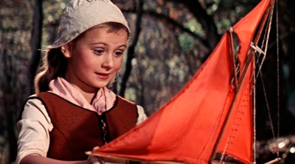 Кадр из кинофильма «Алые паруса» (СССР, 1961). В роли юной Ассоль —  Елена Черемшанова