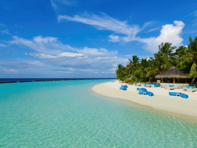 Пляж отеля Kurumba Maldives на Северном Мале. Фото с сайта Travelata.