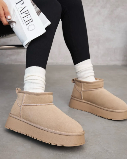  Бежевые угги – это идеальный выбор для зимы, где уют встречается с элегантностью. Фото: wildberries