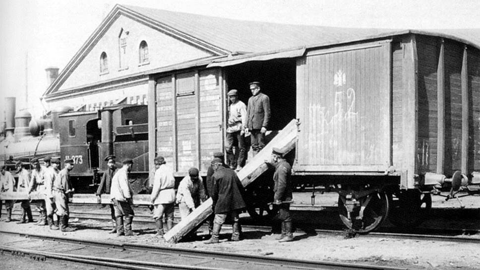 «Архаические железнодорожные порядки в смысле грузоподъемности дорог, станций и т. п. Непомерно высокие накладные расходы» .📷Фото: РГАКФД/Росинформ / Коммерсантъ