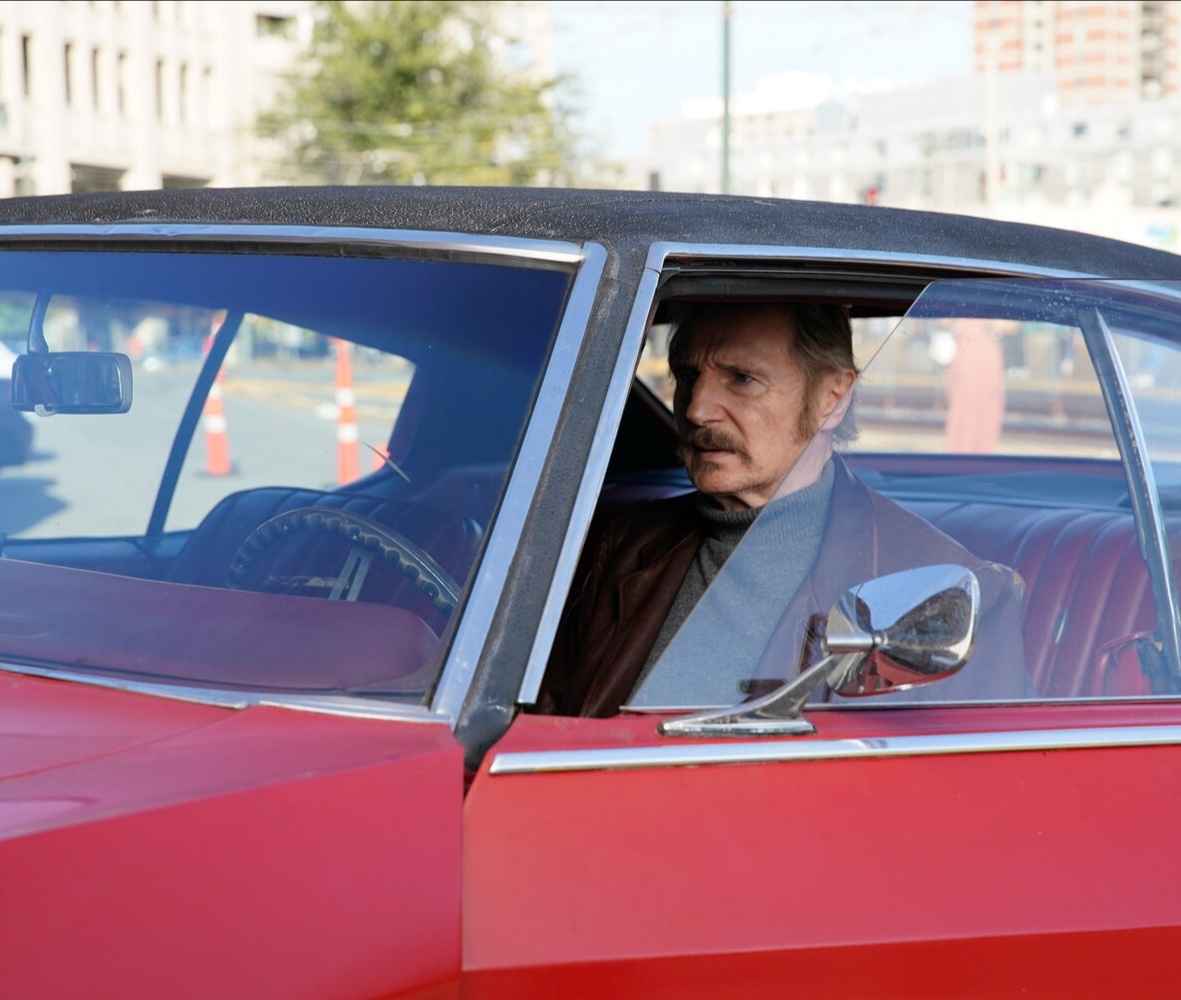 Кадр из фильма "Профессионал".