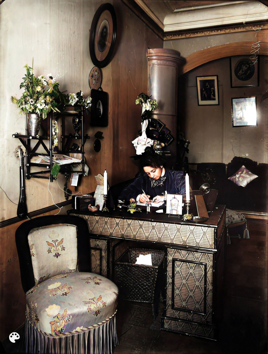 1890е - Вера Комиссаржевская за столом в кабинете в Санкт-Петербурге