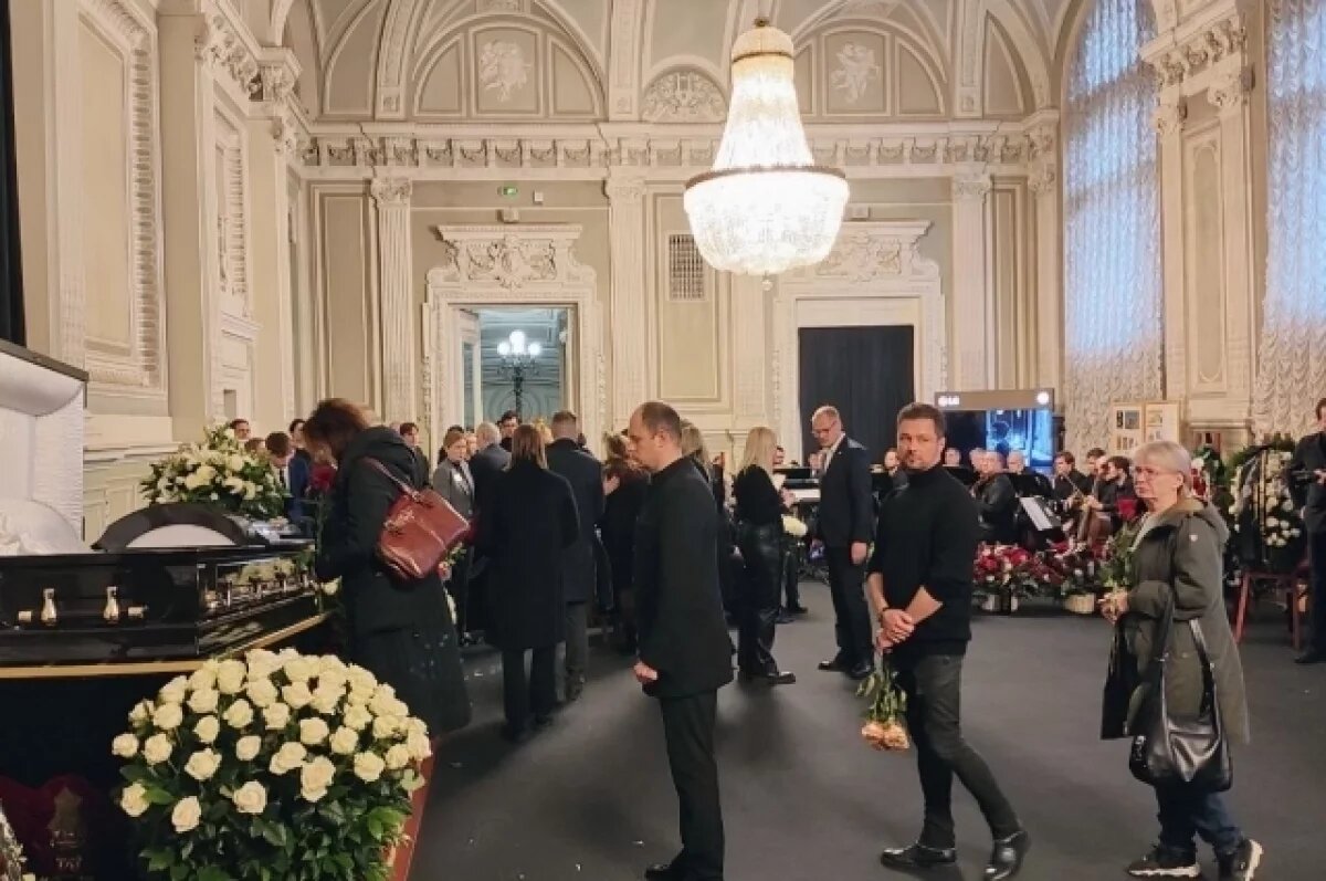    В Петербурге простились с премьером Мариинского театра Владимиром Шкляровым