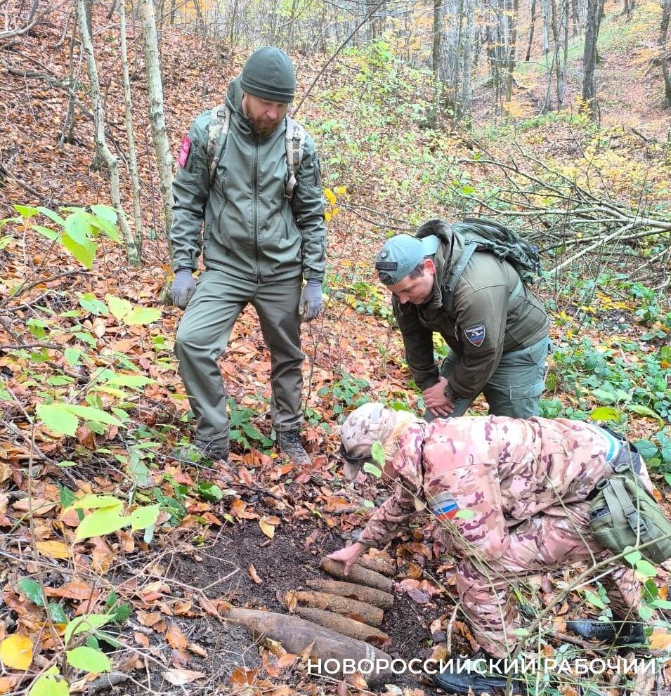    Александр Смирнов (стоит), Михаил Ломоносов и Наталья Береза. Фото Полины Калашниковой.