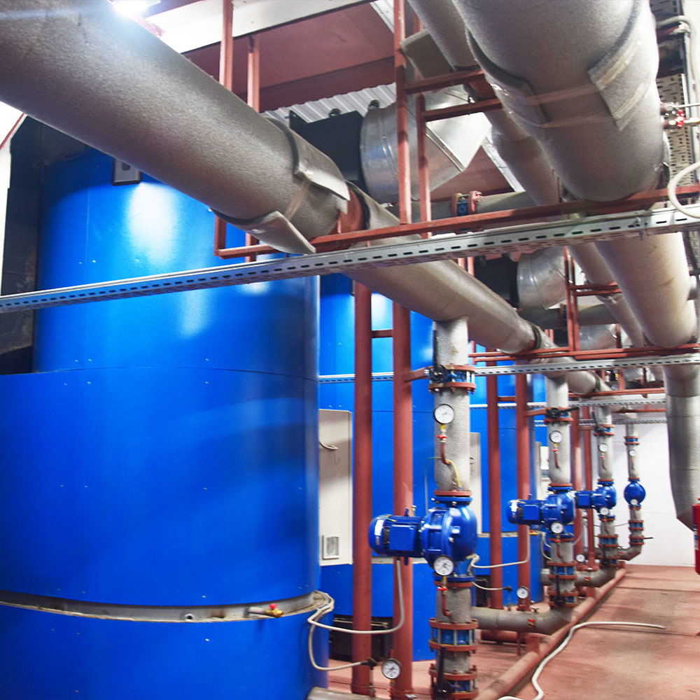 Фото с сайта https://prometey54.ru/info/articles/tverdotoplivnye-kotly/rezervnoe-otoplenie-na-razlichnykh-obektakh/