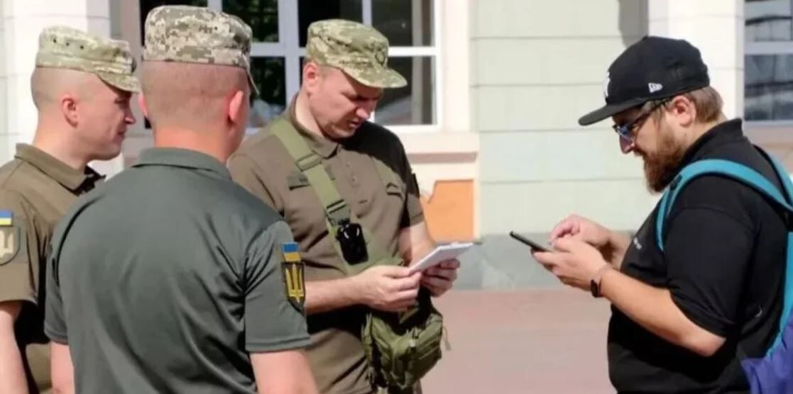    Проверка документов ТЦК / Источник: Кадр из видео