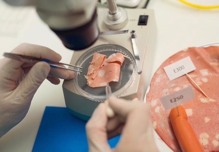    Зачем в колбасу добавляют каррагинан и что это такое