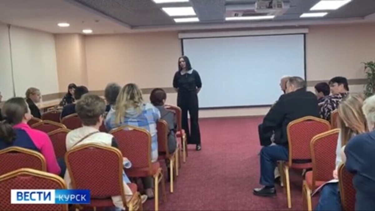    Министр информации и общественных коммуникаций Курской области Ирина Толмачева посетила один из ПВР