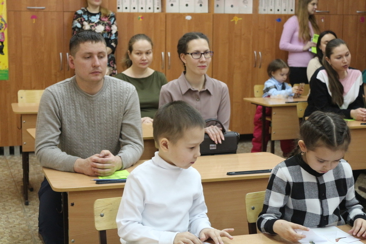 За что должны и не должны платить родители школьников