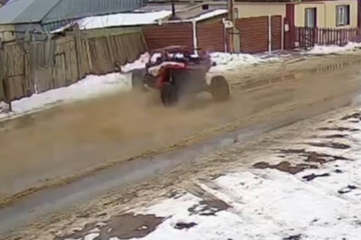    Водителем багги, снесшим газовую трубу и забор в Сорочинске, оказался 25-летний житель Оренбурга