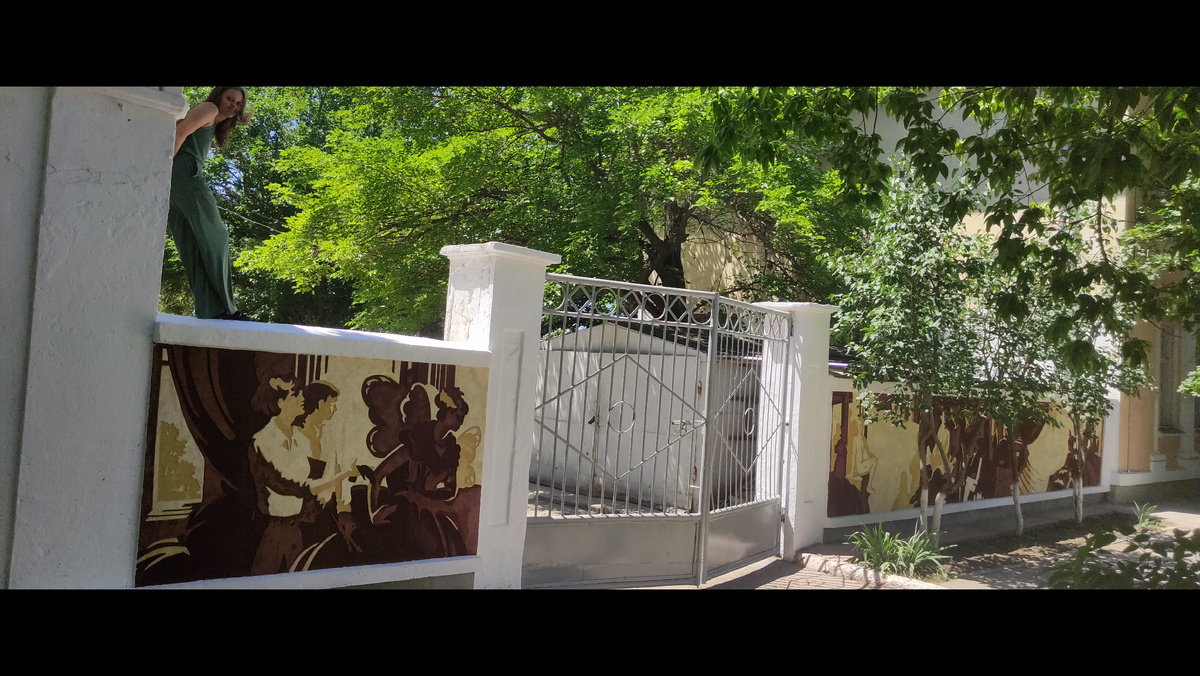 Работа Дарьи Пономаренко называется «О, дышащих стен негромкие речи»: