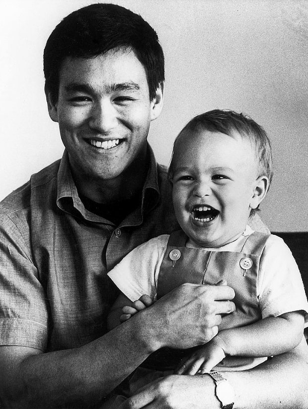 Брюс и его сын БрэндонФото: RR Auctions / Wikipedia.org