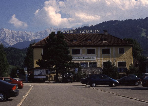 Вокзал железной дороги Цугшпитцбан в Гармише-Партенкирхене. Фото из открытых источников.