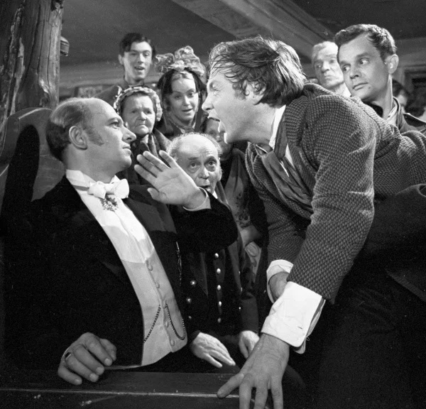 кадр из фильма "Скверный анекдот" (1966)