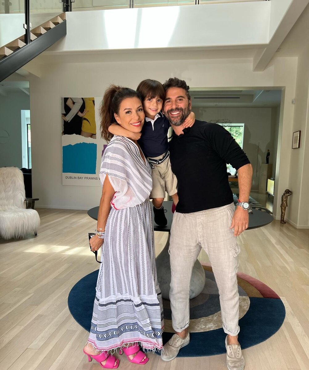 Ева Лонгория с мужем и сыном