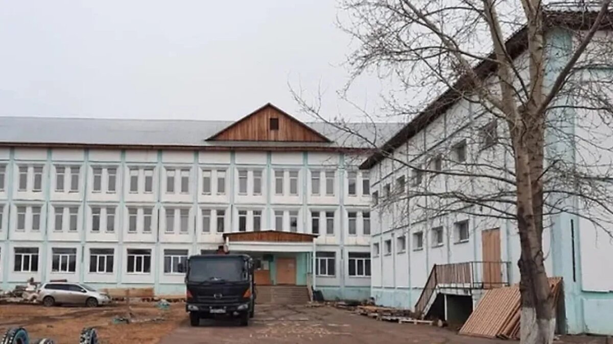    Школа № 1 посёлка Балаганск.