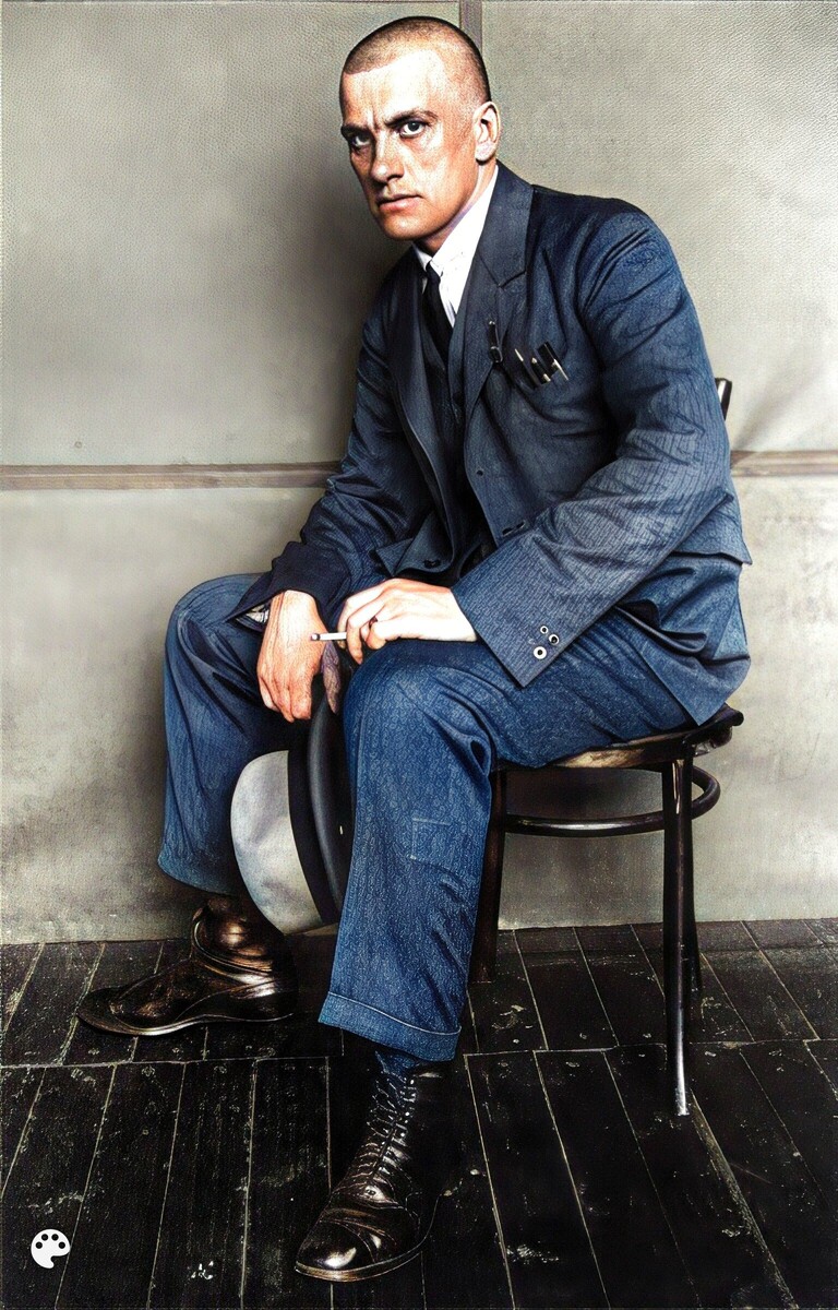 1924 - Владимир Маяковский в 31 год