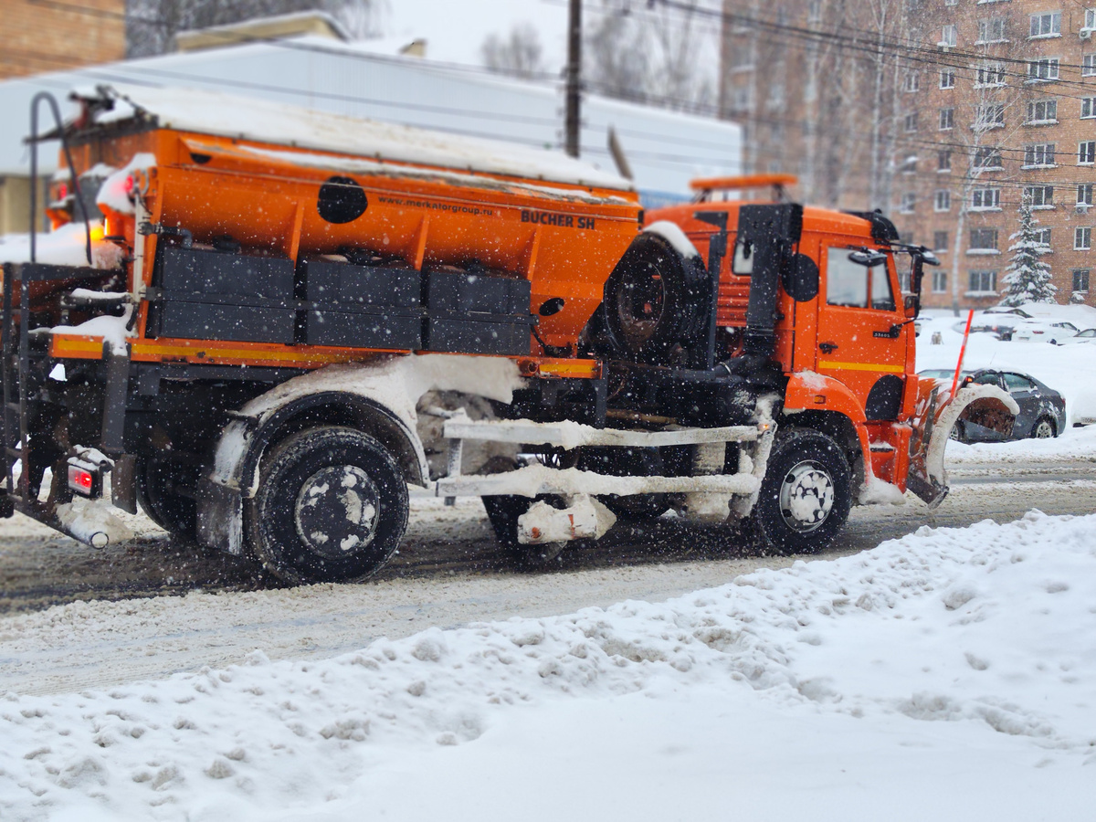 Губернатор уточнил, что внимательно следит за тем, как дорожники убирают улицы.  Фото: Фото: ФедералПресс / Ксения Кобалия